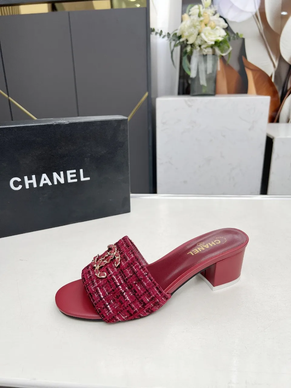 👟👟Ex-factory price 380👟👟 Genuine leather sole +30 chanel Chanel 2024 new slippers🔥🔥 Official website counter, fabric sheepskin, lining sheepskin, foot pad goatskin, 3 colors optional, size 35-42, genuine leather sole +30